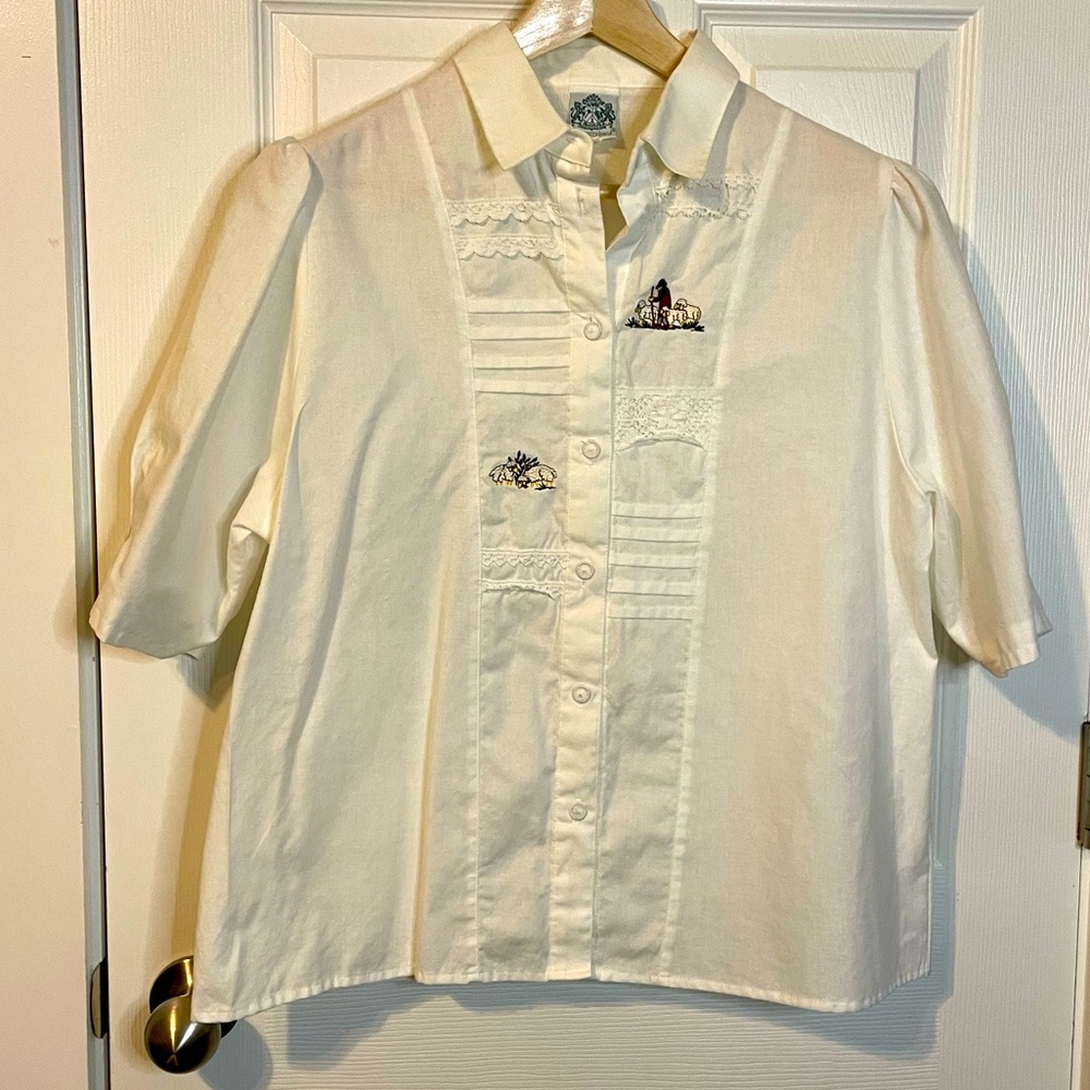 Hammerachmid traditional short sleeve white blouse w/ embroidery sz 44 (US 12)